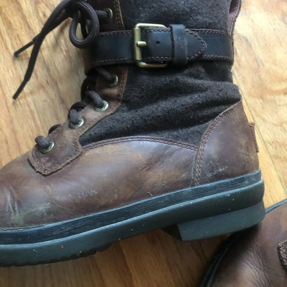 UGG Leather Zip up Boot Size 6